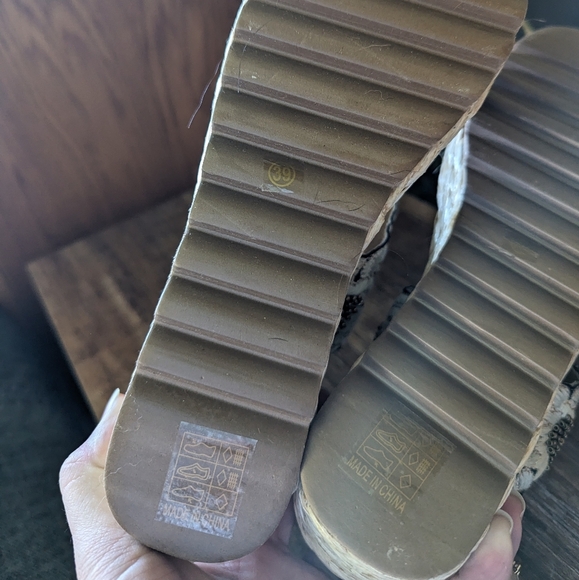 Patrizia by Spring Step Floral Stitched Wedge Heel Beaded Embellishments Size 8 - Picture 4 of 8